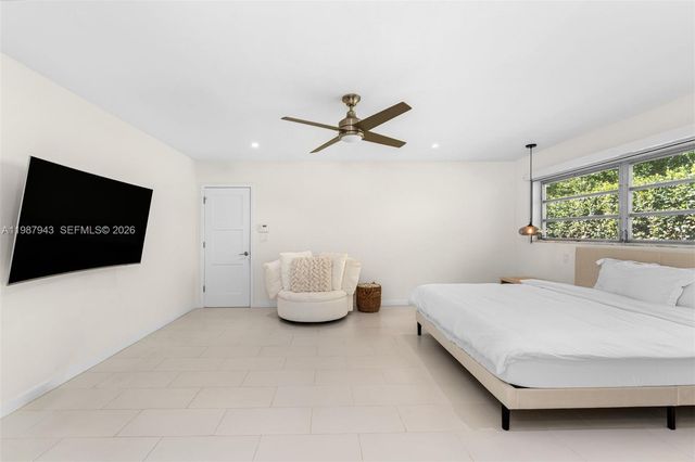1525 Diplomat Parkway, Hollywood, FL 33019