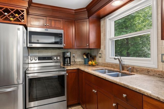 77 Locust St, Freetown, MA 02702