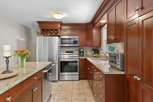 77 Locust St, Freetown, MA 02702