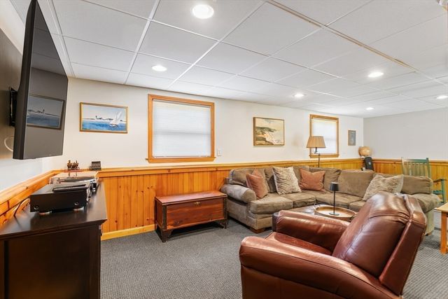 77 Locust St, Freetown, MA 02702