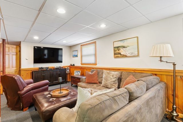 77 Locust St, Freetown, MA 02702