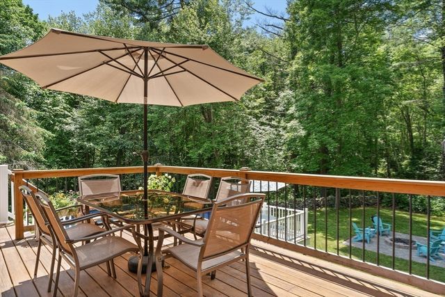 77 Locust St, Freetown, MA 02702