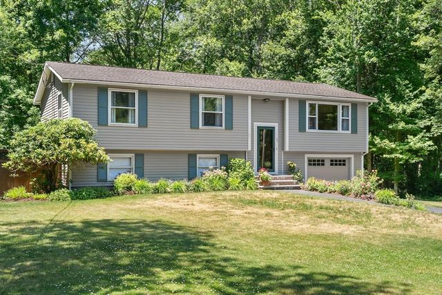 77 Locust St, Freetown, MA 02702