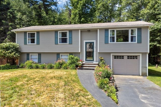 77 Locust St, Freetown, MA 02702