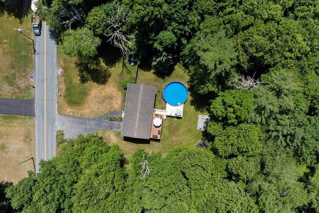 77 Locust St, Freetown, MA 02702