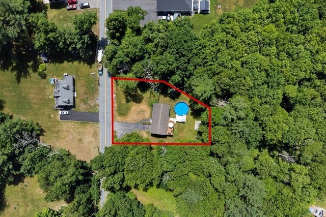 77 Locust St, Freetown, MA 02702