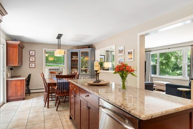 77 Locust St, Freetown, MA 02702