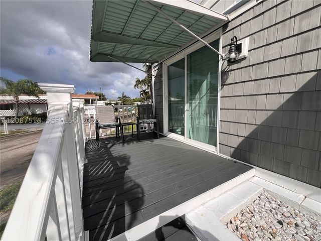 8709 SW 15th St na, Davie, FL 33324