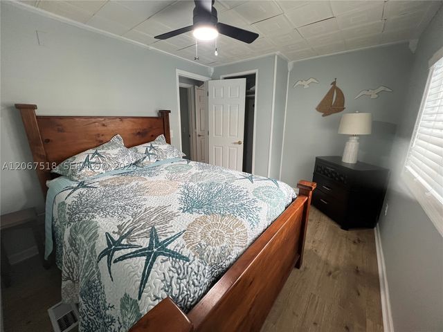 8709 SW 15th St na, Davie, FL 33324