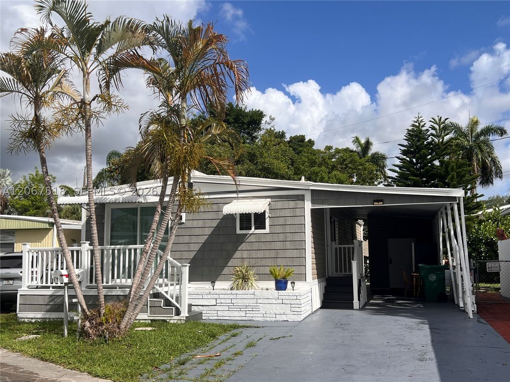 8709 SW 15th St na, Davie, FL 33324