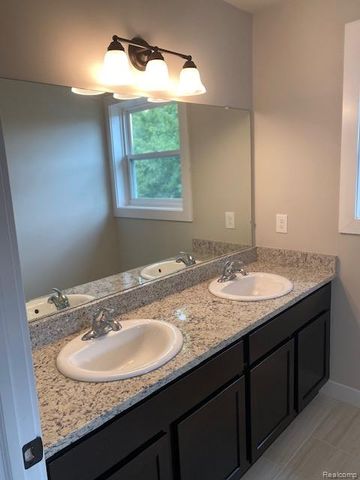 21600 Elmway Drive Drive, Clinton Charter Township, MI 48035