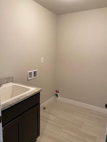 21600 Elmway Drive Drive, Clinton Charter Township, MI 48035