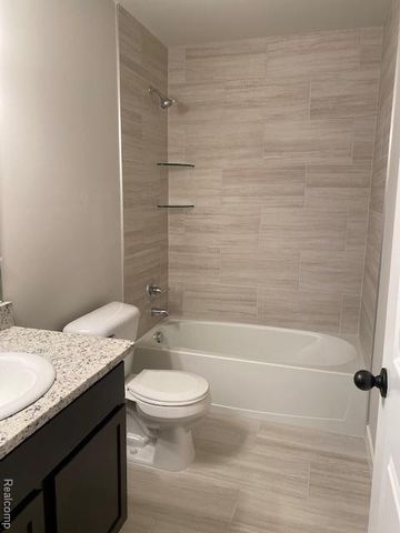 21600 Elmway Drive Drive, Clinton Charter Township, MI 48035