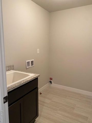 21600 Elmway Drive Drive, Clinton Charter Township, MI 48035