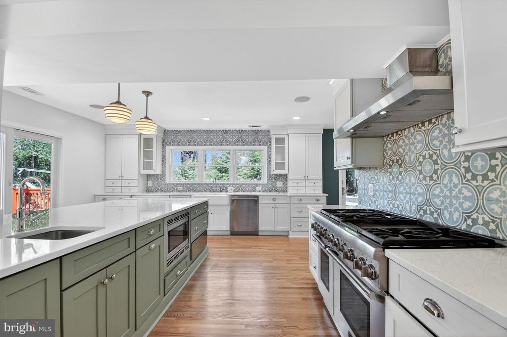 Image 14 of property listing at 12 PARKSIDE RD, Silver Spring, MD 20910