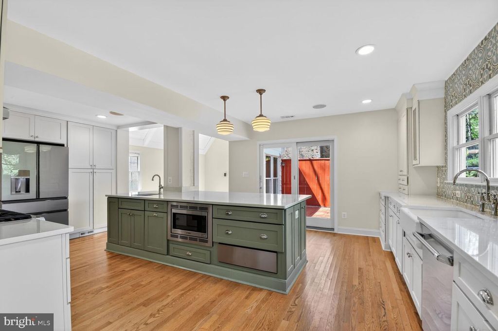 Image 17 of property listing at 12 PARKSIDE RD, Silver Spring, MD 20910