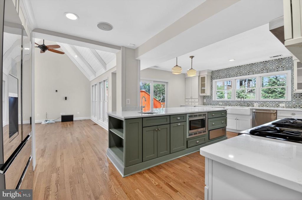 Image 18 of property listing at 12 PARKSIDE RD, Silver Spring, MD 20910