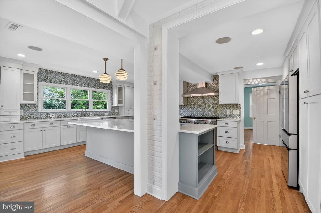 Image 19 of property listing at 12 PARKSIDE RD, Silver Spring, MD 20910