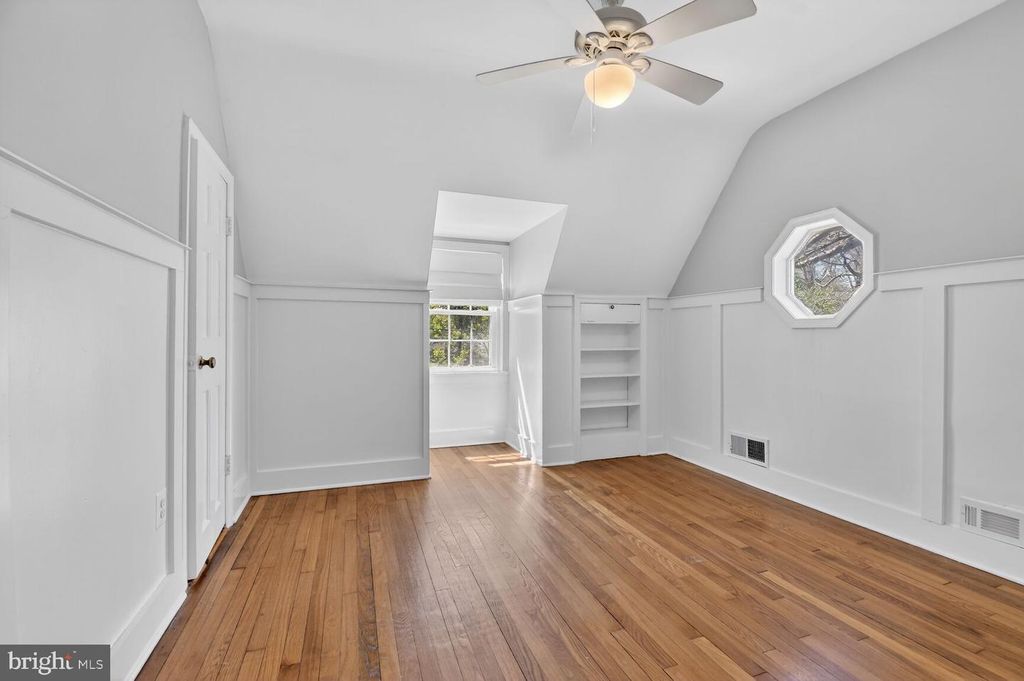 Image 23 of property listing at 12 PARKSIDE RD, Silver Spring, MD 20910