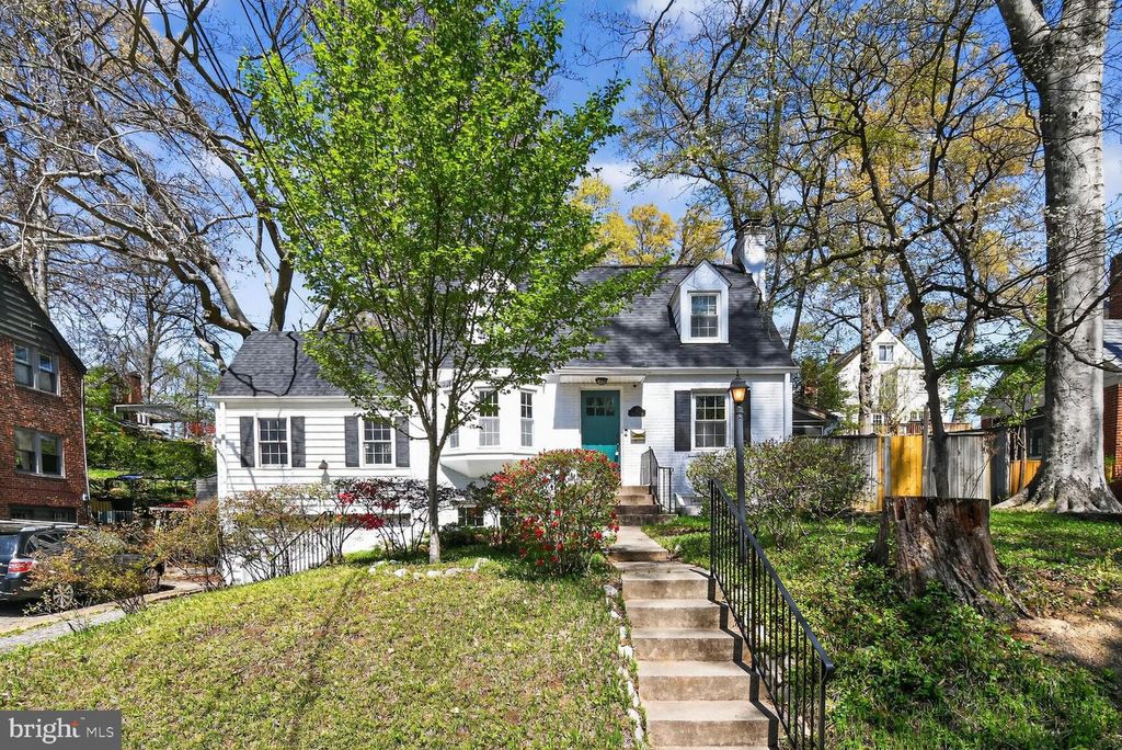 Image 3 of property listing at 12 PARKSIDE RD, Silver Spring, MD 20910