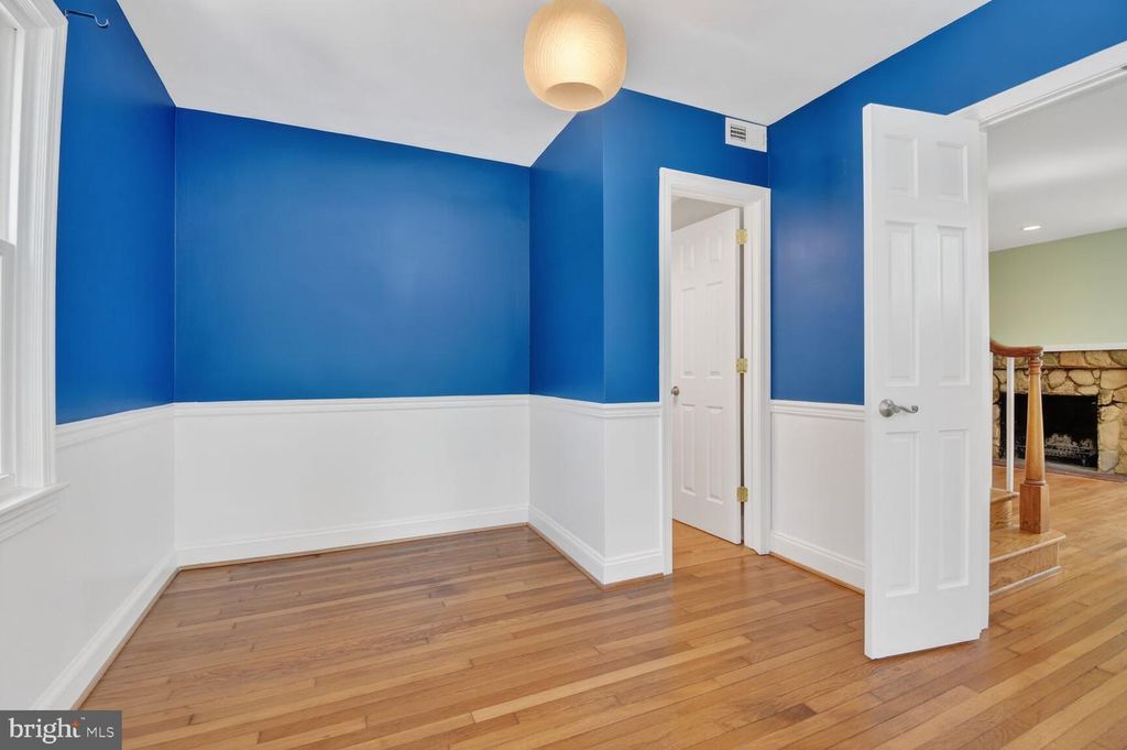 Image 7 of property listing at 12 PARKSIDE RD, Silver Spring, MD 20910