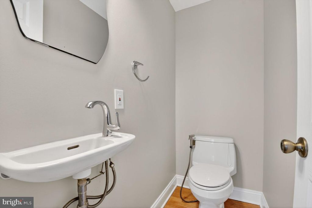 Image 9 of property listing at 12 PARKSIDE RD, Silver Spring, MD 20910