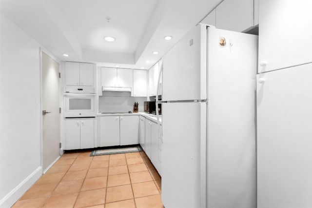 90 Edgewater Drive Ph23, Coral Gables, FL 33133