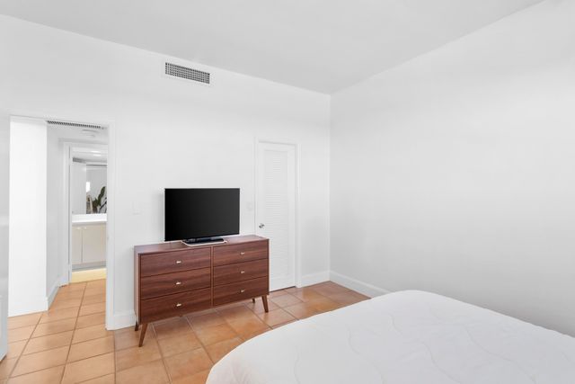 90 Edgewater Drive Ph23, Coral Gables, FL 33133