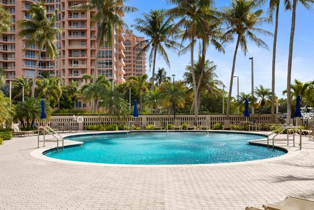 90 Edgewater Drive Ph23, Coral Gables, FL 33133