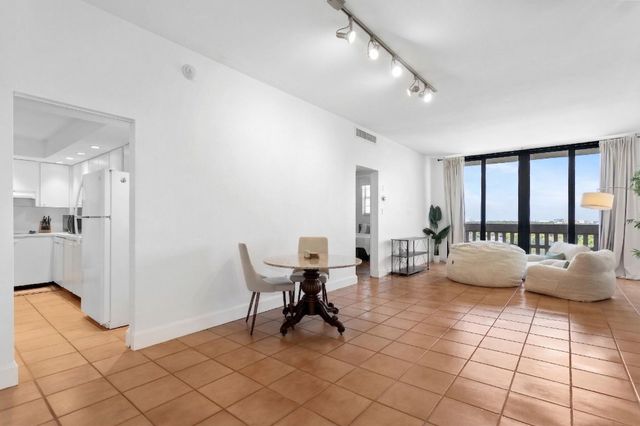 90 Edgewater Drive Ph23, Coral Gables, FL 33133