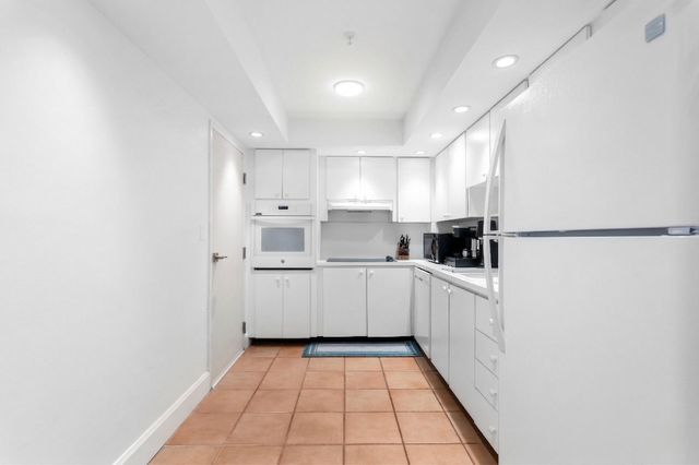 90 Edgewater Drive Ph23, Coral Gables, FL 33133