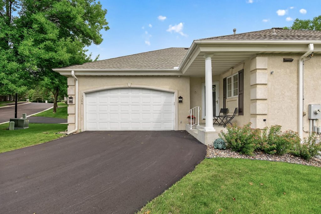 13364 Hummingbird Drive, Apple Valley, MN 55124 — photo 2