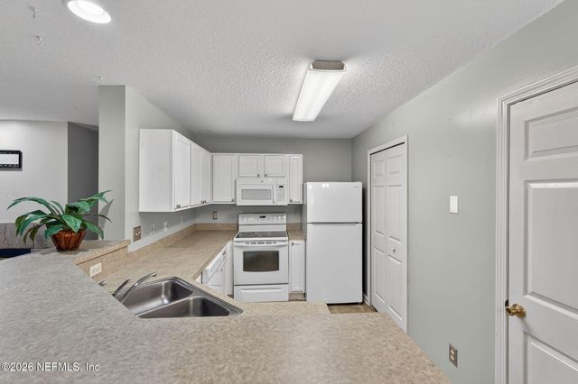 13715 RICHMOND PARK Drive 502, Jacksonville, FL 32224