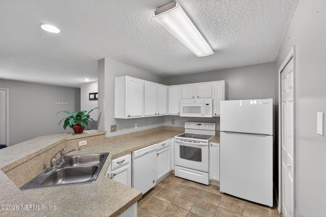 13715 RICHMOND PARK Drive 502, Jacksonville, FL 32224