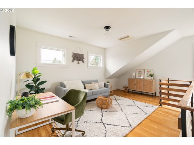 3419 Ne CESAR E CHAVEZ Blvd, Portland, OR 97212