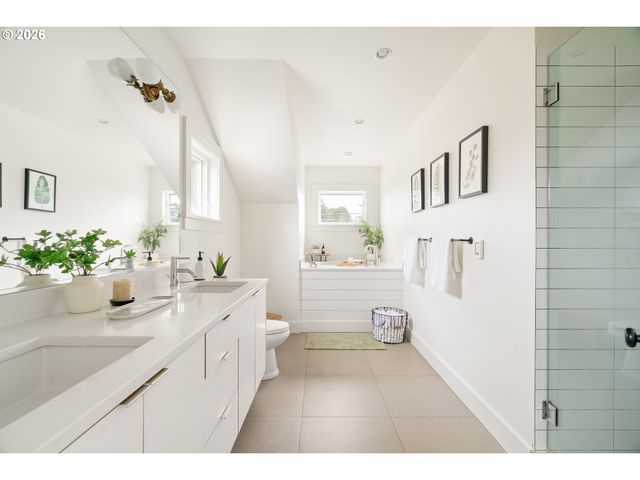 3419 Ne CESAR E CHAVEZ Blvd, Portland, OR 97212