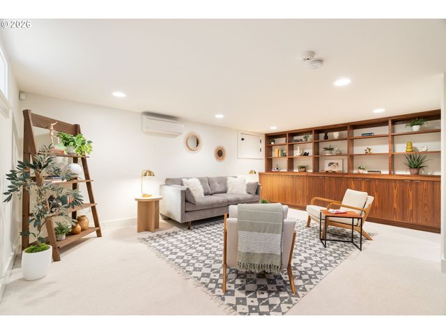 3419 Ne CESAR E CHAVEZ Blvd, Portland, OR 97212