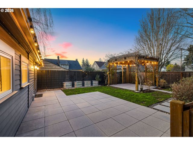 3419 Ne CESAR E CHAVEZ Blvd, Portland, OR 97212