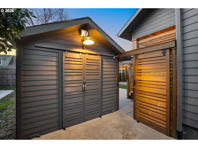 3419 Ne CESAR E CHAVEZ Blvd, Portland, OR 97212