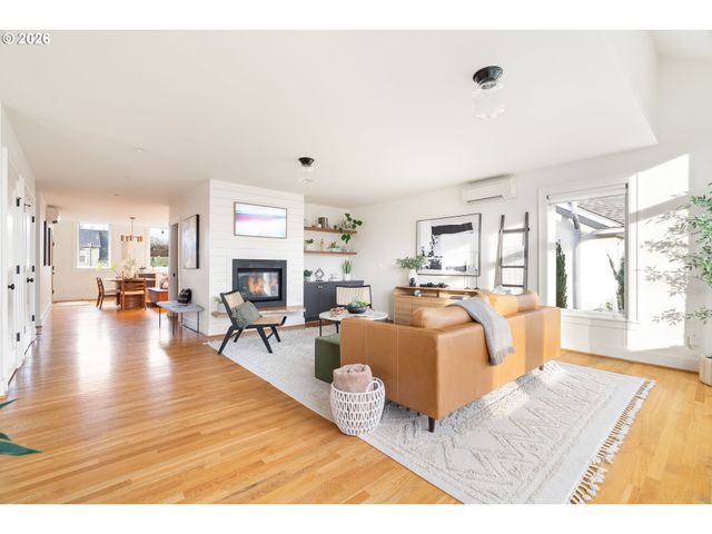 3419 Ne CESAR E CHAVEZ Blvd, Portland, OR 97212