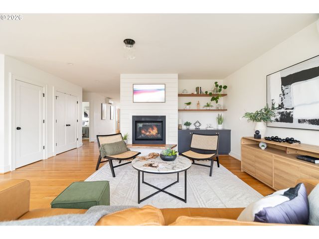 3419 Ne CESAR E CHAVEZ Blvd, Portland, OR 97212