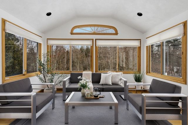 15 Belmont Rd, Wakefield, MA 01880