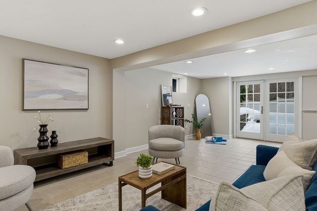 15 Belmont Rd, Wakefield, MA 01880