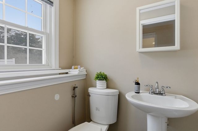 15 Belmont Rd, Wakefield, MA 01880