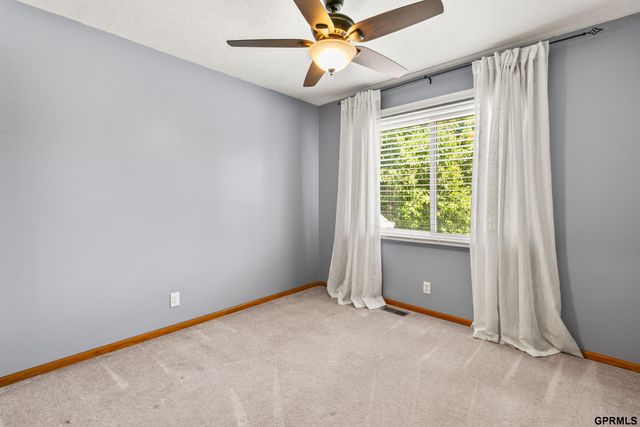 3072 S 35th Avenue, Omaha, NE 68105