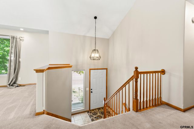 3072 S 35th Avenue, Omaha, NE 68105