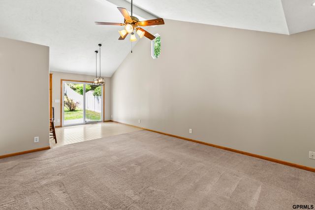 3072 S 35th Avenue, Omaha, NE 68105