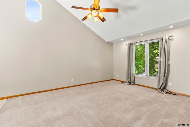 3072 S 35th Avenue, Omaha, NE 68105
