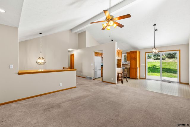 3072 S 35th Avenue, Omaha, NE 68105