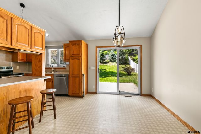 3072 S 35th Avenue, Omaha, NE 68105